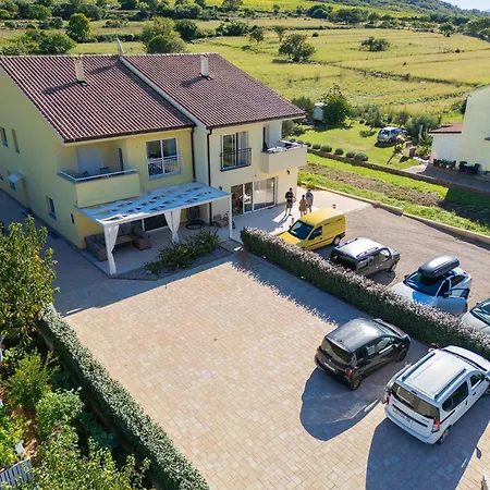 Sara & Kiki Apartmán *