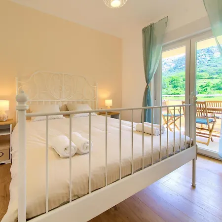 Sara & Kiki 아파트 *